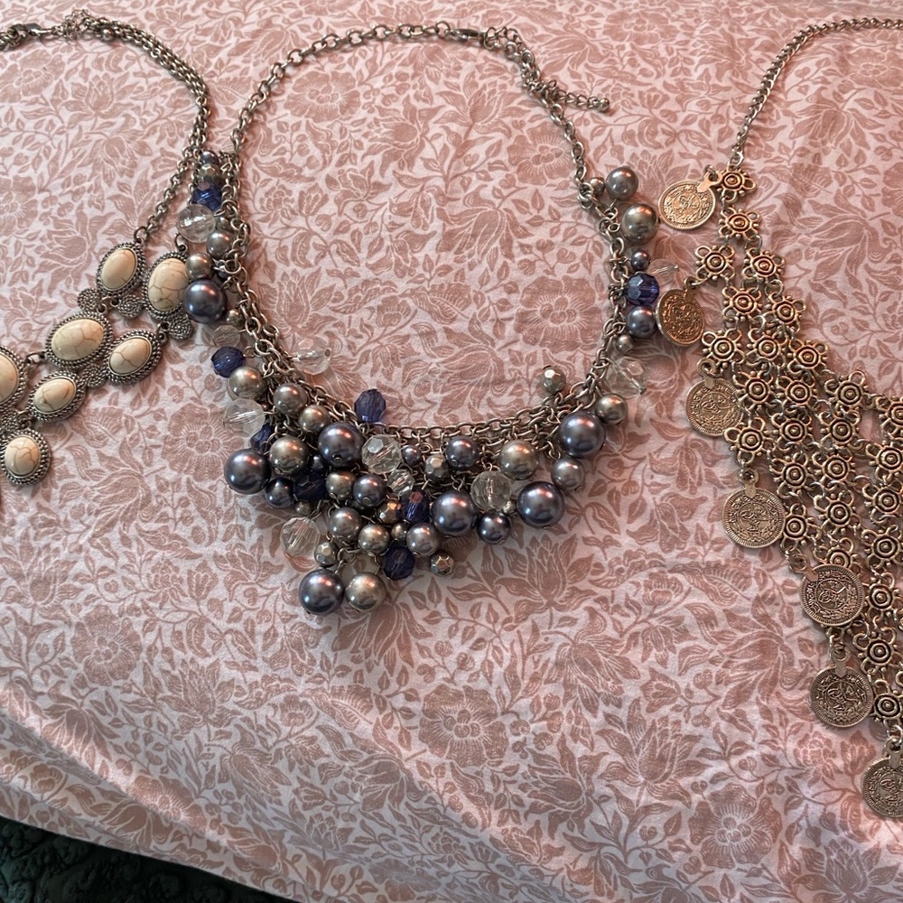 Accent necklace bundle - Picture 4 of 5